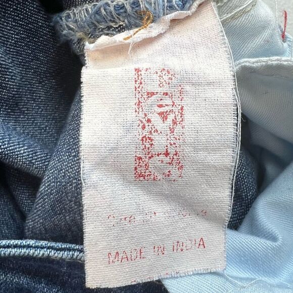 VINTAGE Levi's High Rise Cropped Rose Embroidered Jeans 28015 - Picture 3 of 14